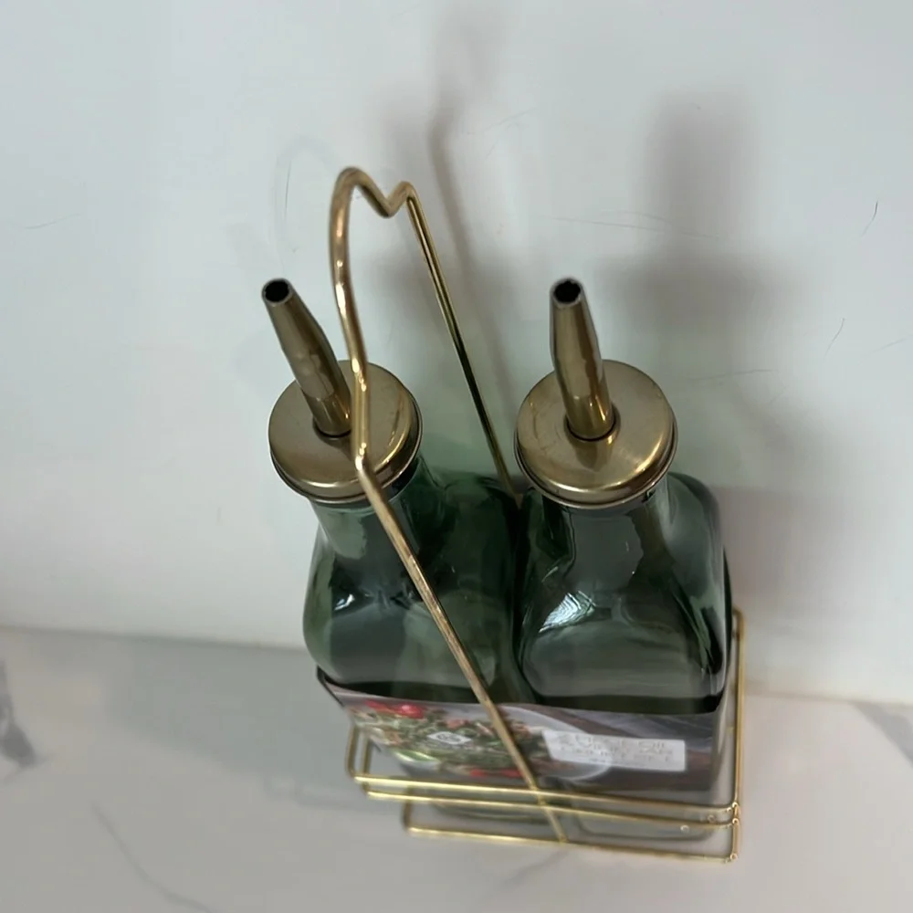 Cute. 2pc Vinegar Cruet Set..